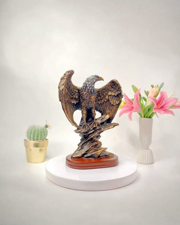 نسر ملكي لديكور فخم