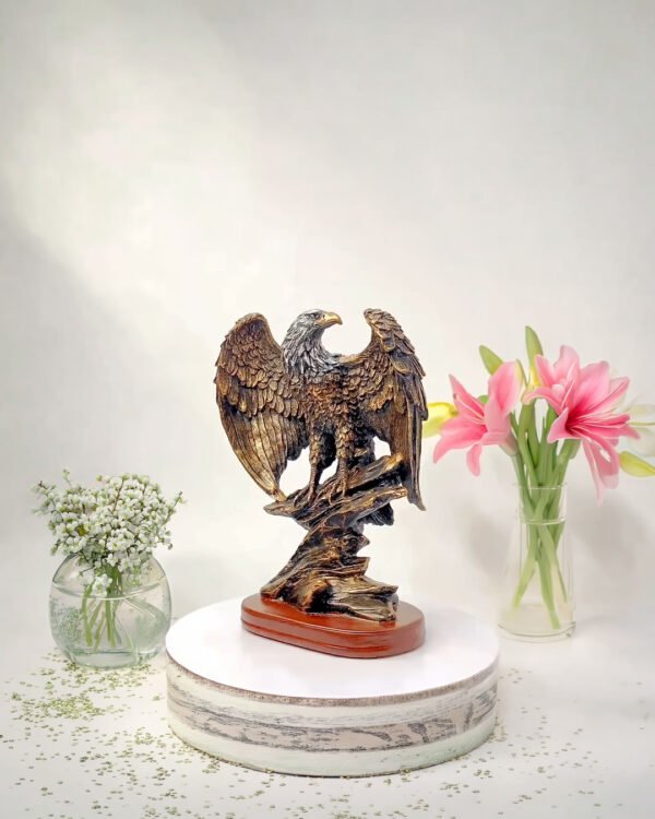 نسر ملكي لديكور فخم